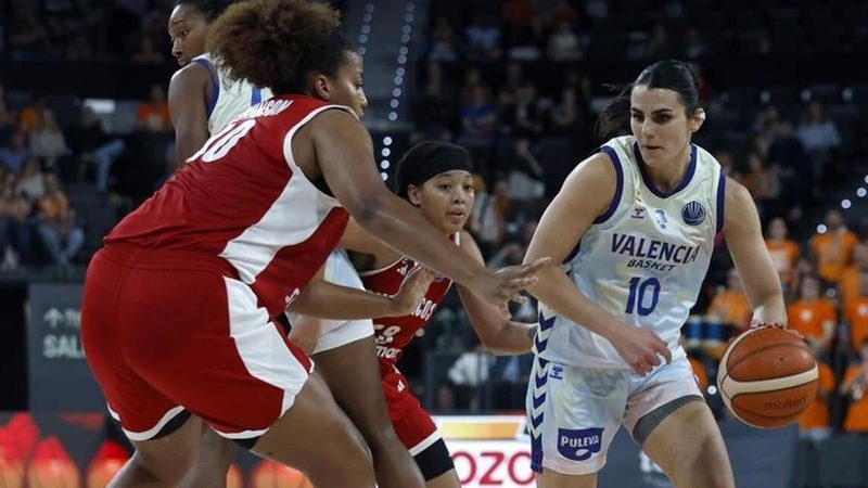 Leti Romero inicia su octava temporada en Valencia Basket y hace historia en el club