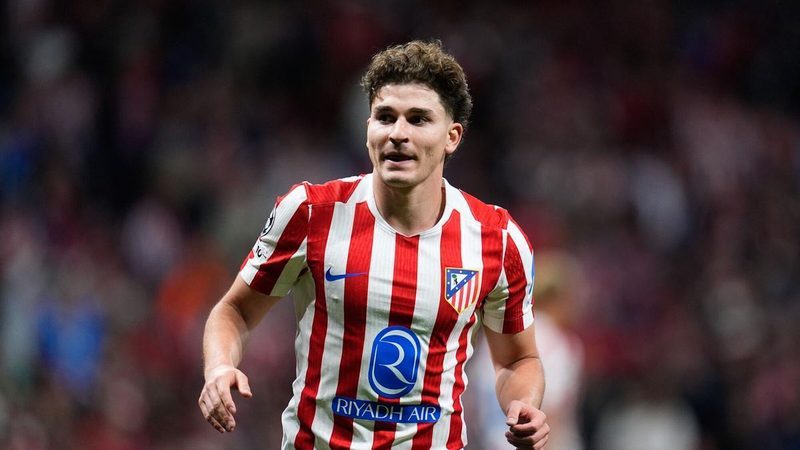 El Atlético reafirma su postura sobre Julián Álvarez: 'Es jugador nuestro por muchas temporadas'