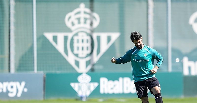 Isco se entrena en el Betis y renuncia a sus vacaciones por un regreso triunfal