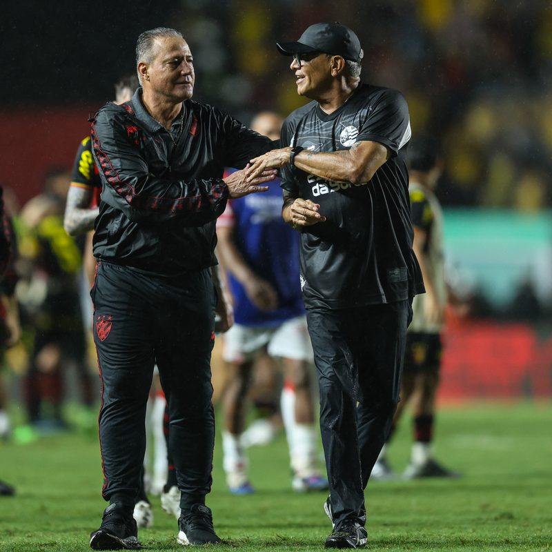 Hélio dos Anjos critica polêmicas e dirigentes após vitória do Sport sobre o Náutico