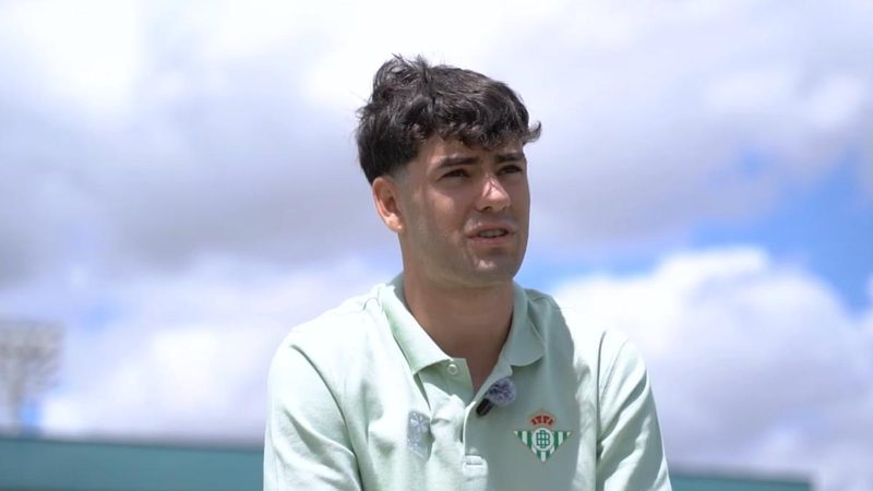 Iván Corralejo: Un canterano bético que agradece a su familia por su éxito