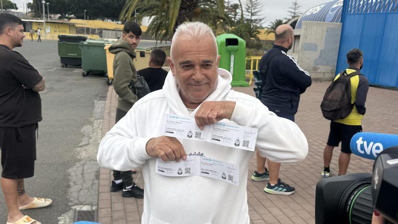Caos en taquillas y fervor por el milagro: UD Las Palmas busca el ascenso ante el Málaga