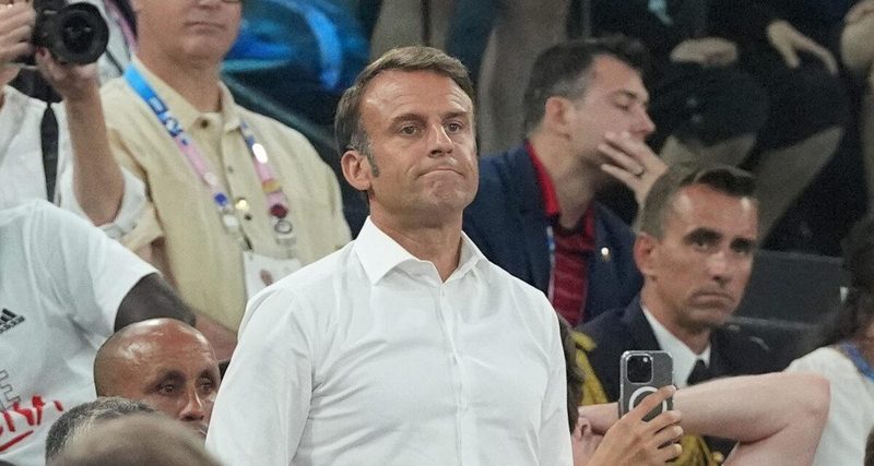 L'Équipe de France (F) : Emmanuel Macron motive les Bleues avant des rencontres décisives