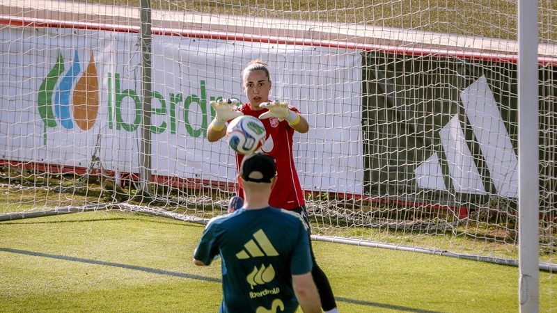 Cata Coll espera un Son Moix lleno para el crucial duelo contra Inglaterra