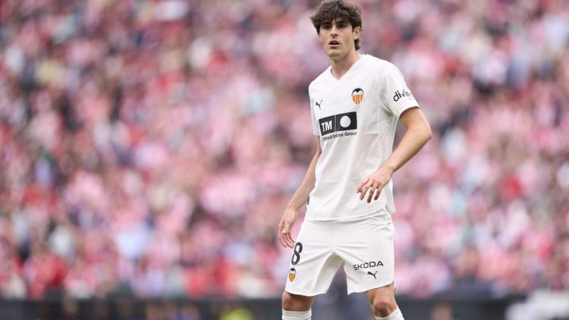 Javi Guerra respalda a Ramazani en su continuidad con el Valencia