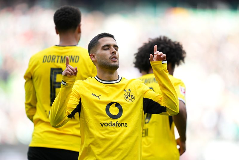 Il Como punta su Yan Couto: avviati contatti con il Borussia Dortmund e non solo