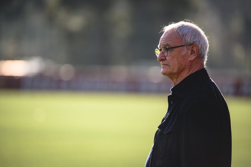 Claudio Ranieri riceve la cittadinanza onoraria di Cagliari: un legame speciale