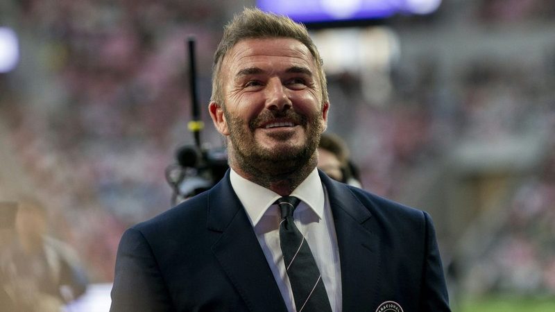 David Beckham wird auf Hollywoods Walk of Fame geehrt und würdigt den Fußball in den USA