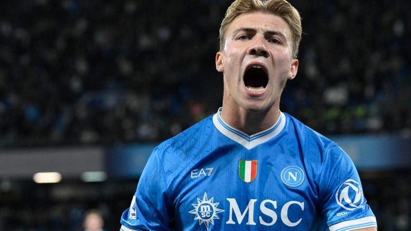 Rasmus Højlund se une definitivamente al Nápoles tras su cesión del Manchester United