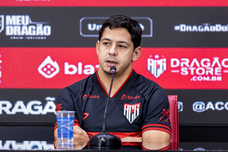 Guilherme Marques luta por titularidade no Atlético-GO após lesão e mudanças no time