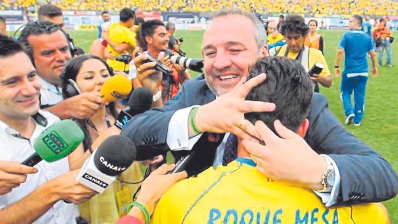 UD Las Palmas busca el ascenso con 60.000 euros de prima y un Rolex exclusivo
