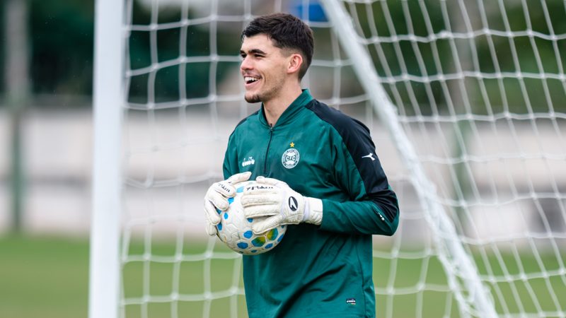 Coritiba observa jogadores com menos de 13 jogos em meio a janela de transferências