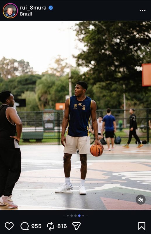 Rui Hachimura, do Lakers, joga 'racha' no Brasil com camisa de projeto social