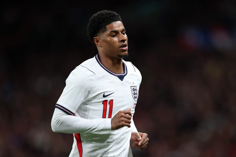 Bayern München plant Offensive: Rashford und Saibari im Fokus der Verhandlungen