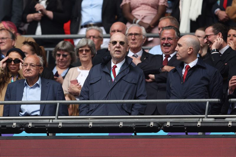 Família Glazer considera vender Manchester United por mais de R$ 36 bilhões