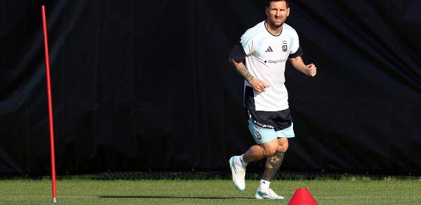 Argentina testa novos jogadores em treino, mas Messi continua poupado
