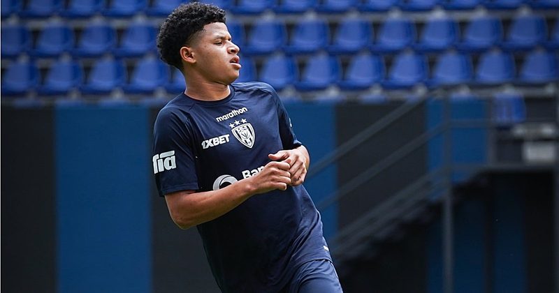Dudas en el Sevilla FC sobre el fichaje de Patrik Mercado tras su lesión