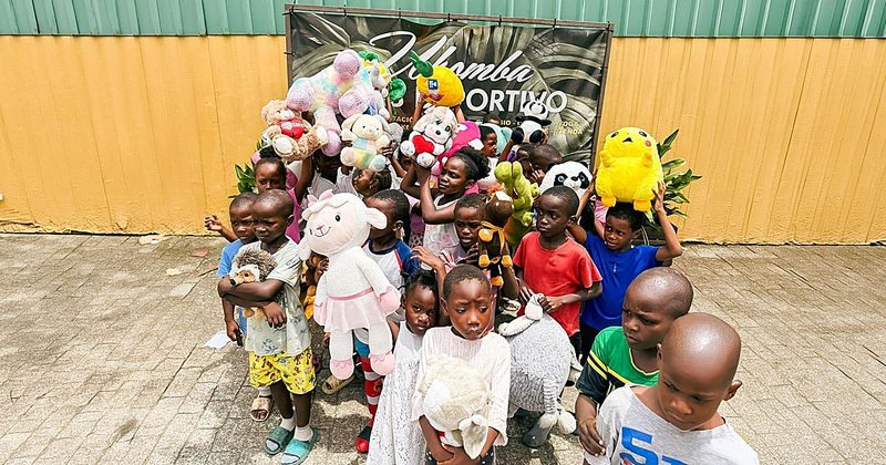 El Betis y su Fundación llevan 1.500 peluches a niños de Guinea Ecuatorial