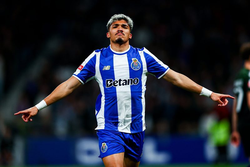 Gigantes da Inglaterra buscam William Gomes em movimentações no mercado europeu
