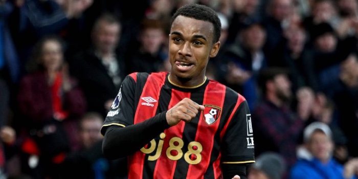 Le PSG face à la concurrence pour Eli Junior Kroupi