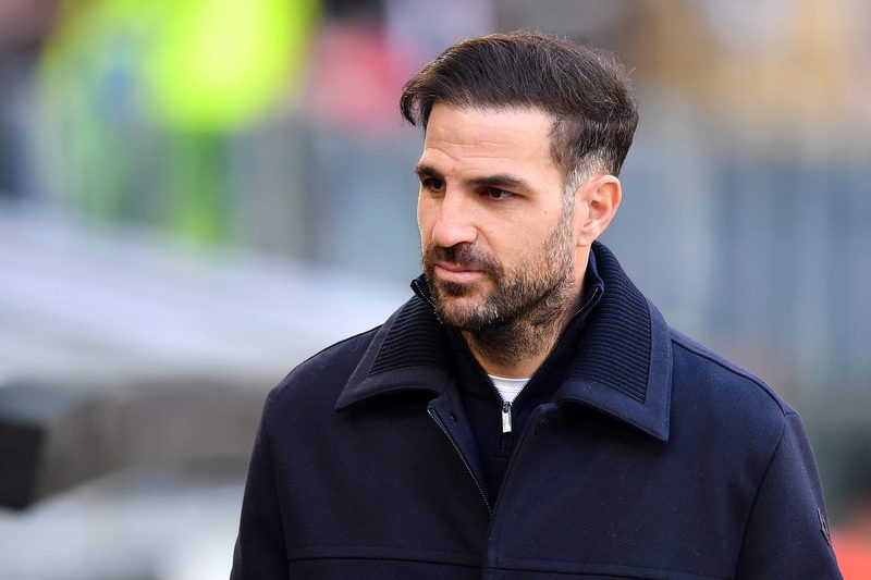 Il Barcellona punta su Fabregas per il dopo Flick: un futuro tutto italiano