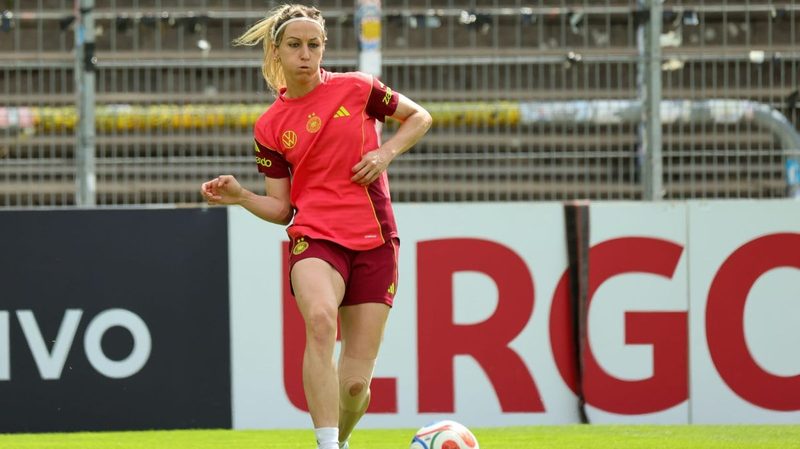 Kathrin Hendrich erwartet aufregenden Fußballsommer durch Männer-WM in den USA