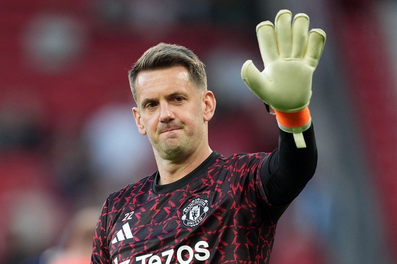 Tom Heaton Extends Manchester United Stay Amid Goalkeeping Changes