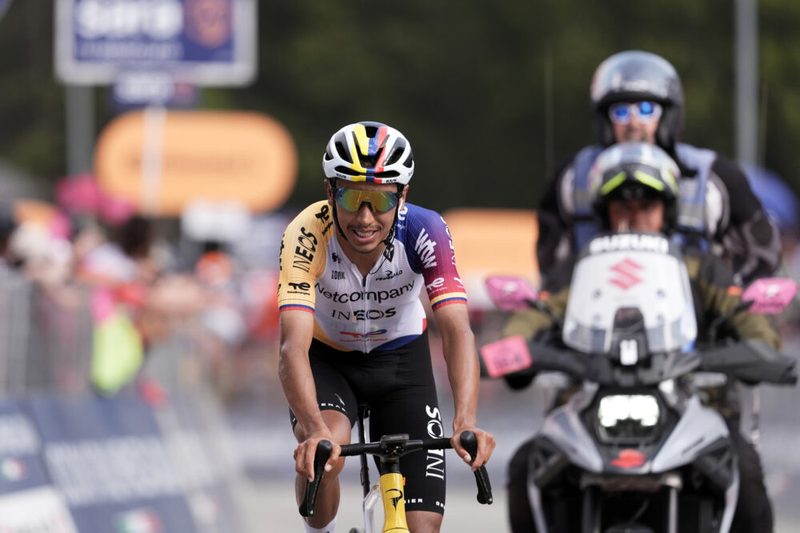 Egan Bernal elogiato da Geraint Thomas: il suo impatto sulla squadra è fondamentale