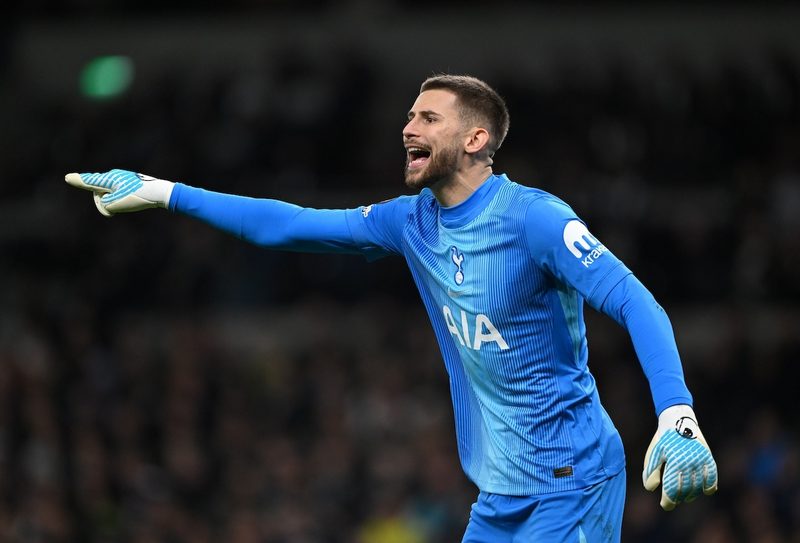 La Juventus cerca il portiere: Dibu Martinez sfida Guglielmo Vicario