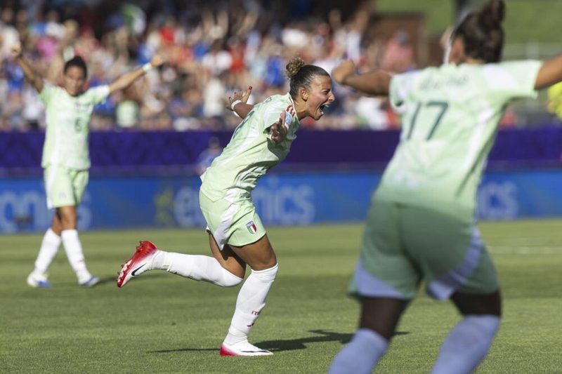 Le azzurre trionfano 3-0 contro la Serbia e sperano nella qualificazione diretta