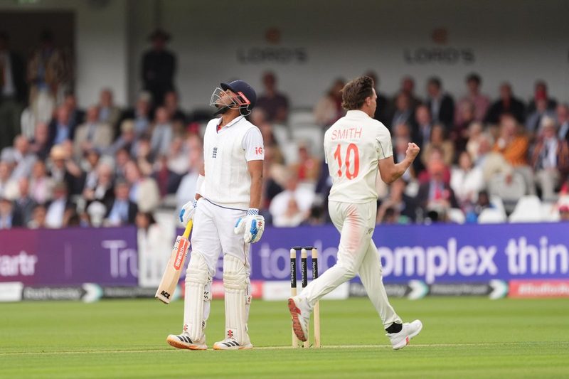 England's Collapse: Four Wickets Fall in Ten Minutes as New Zealand Presses Advantage