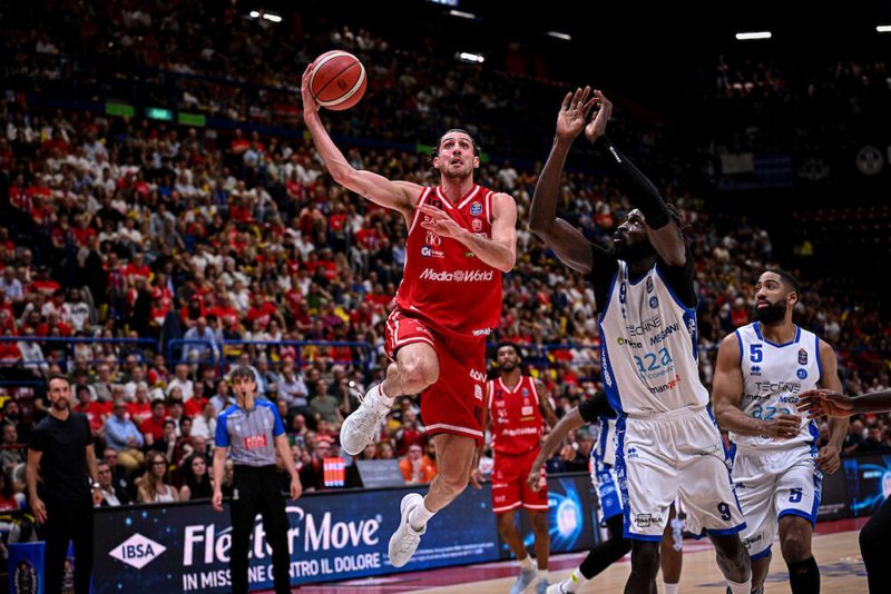 Olimpia Milano cerca il match point contro Brescia nella semifinale scudetto