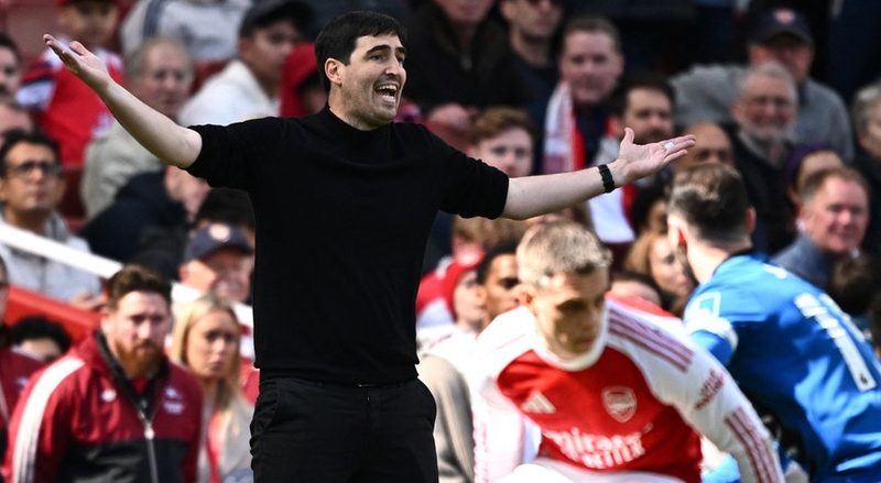 Iraola assume o comando do Liverpool após sucesso no Bournemouth