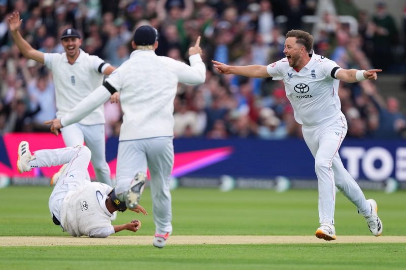 Ollie Robinson Shines in England's Gloomy Test Comeback Against New Zealand