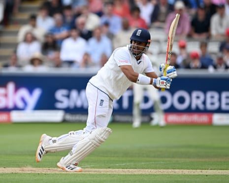 Emilio Gay Impresses with Resilience in Challenging Test Debut for England