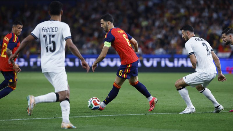 Luis de la Fuente espera a Mikel Merino para el Mundial tras su regreso