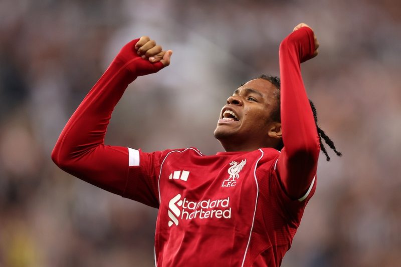 Il Bayern Monaco punta su Ngumoha, ma il Liverpool resiste con fermezza