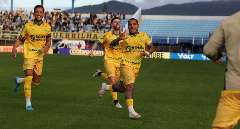 Criciúma e Londrina se enfrentam em duelo crucial pela Série B do Brasileiro