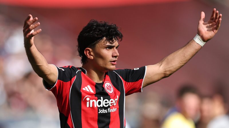Galatasaray Istanbul drängt auf Verpflichtung von Eintracht Frankfurts Can Uzun