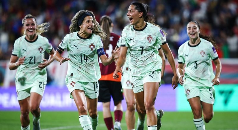 Portugal brilha com goleada sobre Letónia e assume liderança no Grupo B3