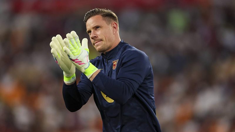 Míchel inicia su aventura en el Ajax y busca reforzar la portería con Ter Stegen