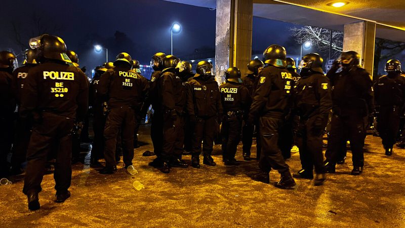 Berliner Polizist als Tatverdächtiger bei gewalttätigen Ausschreitungen identifiziert