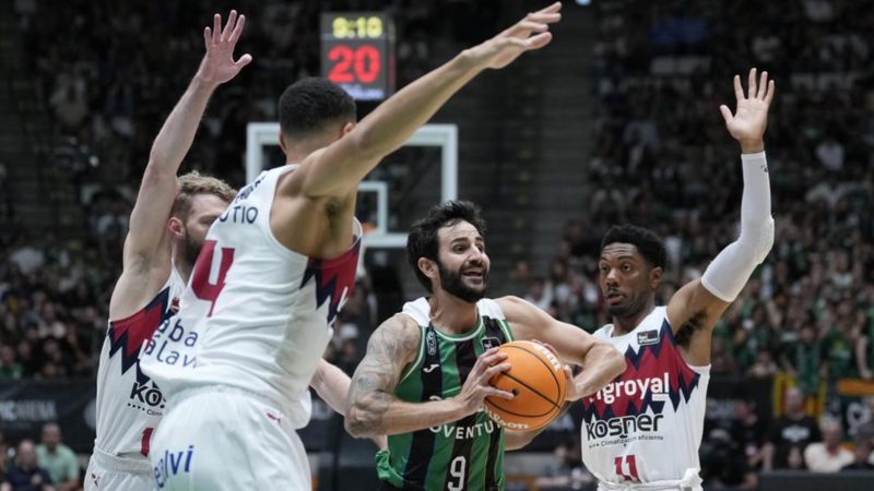 El Asisa Joventut fuerza un tercer partido tras dominar al Kosner Baskonia