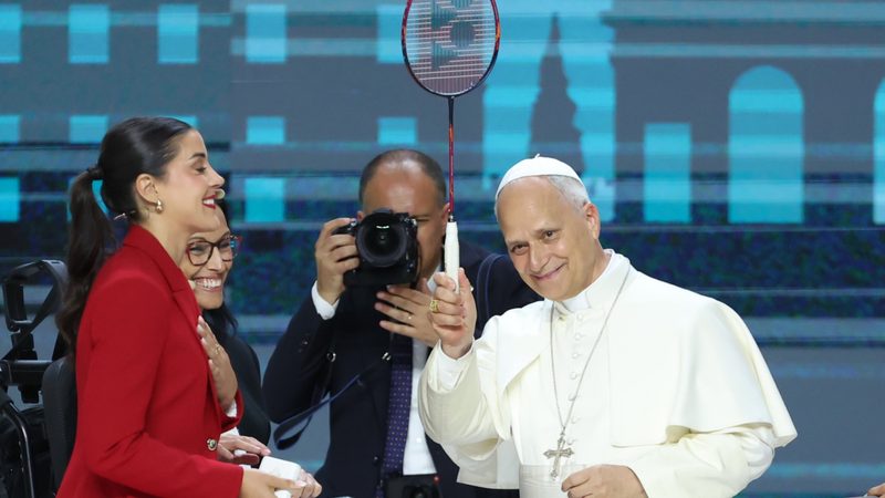Teresa Perales y Carolina Marín destacan el poder del deporte ante el papa León XIV
