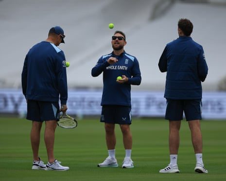 England Aims for Victory as New Zealand Battles on Day Four of Test Match