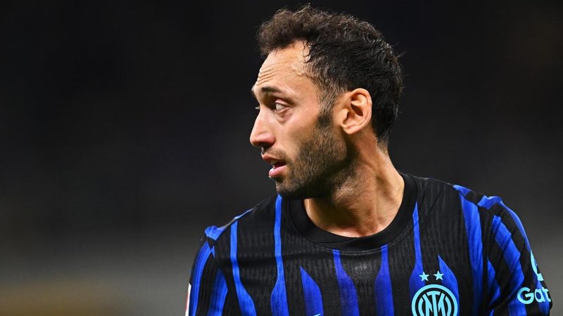 Il Fenerbahçe punta su Calhanoglu ma l'Inter resiste con fermezza