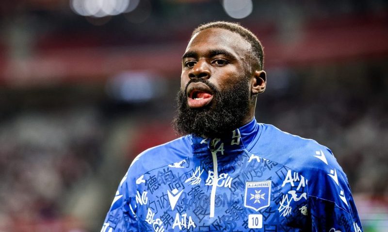 L'OM s'intéresse à Lassine Sinayoko, suivi par Rennes et le RC Lens