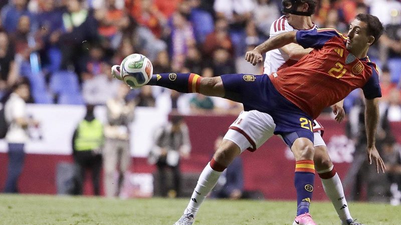 Mikel Oyarzabal se transforma en estrella de la Roja antes del Mundial