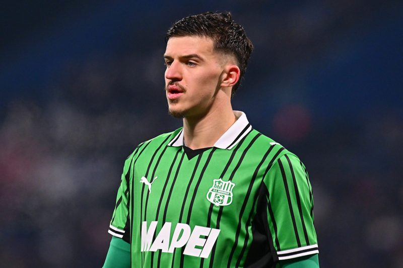 Muharemovic nel mirino del Bournemouth: Como, Inter e Juve pronte a intervenire