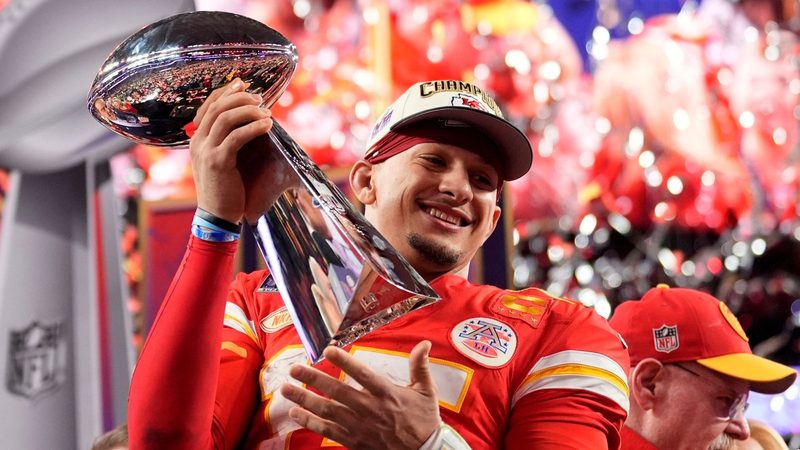 Patrick Mahomes Secures Historic $500 Million Contract Extension with Chiefs